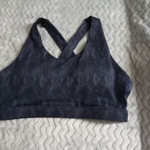 Elegant Black Patterned Sports Bra
